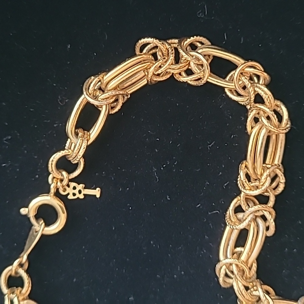 Vintage Crown Trifari - Picture 2 of 4
